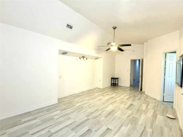 27 Marlin Lane, Baytown, TX 77520