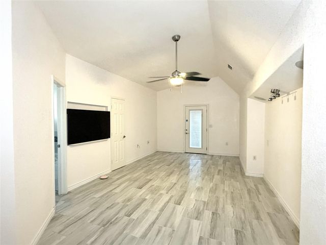 27 Marlin Lane, Baytown, TX 77520