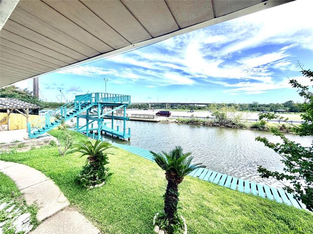 27 Marlin Lane, Baytown, TX 77520