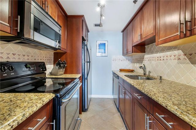 1280 W Peachtree NW Street 3806, Atlanta, GA 30309