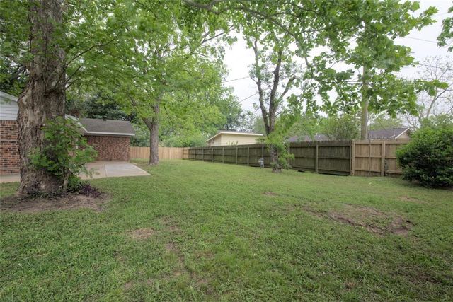 1915 Solomon Street, Waller, TX 77484