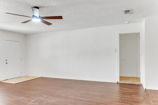 6208 Kary Lynn Drive S, Watauga, TX 76148