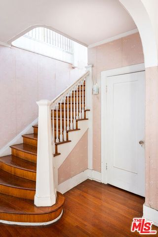 5231 Franklin Avenue, Los Angeles, CA 90027