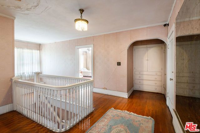 5231 Franklin Avenue, Los Angeles, CA 90027