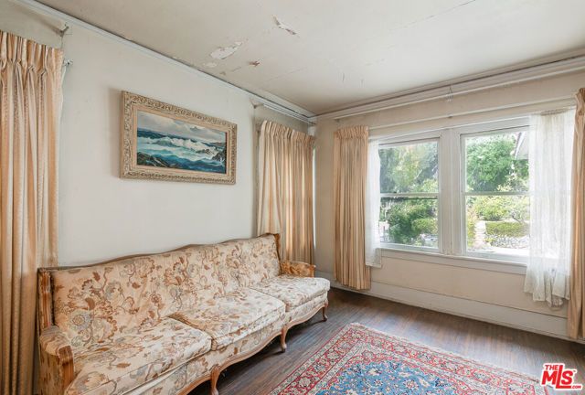 5231 Franklin Avenue, Los Angeles, CA 90027