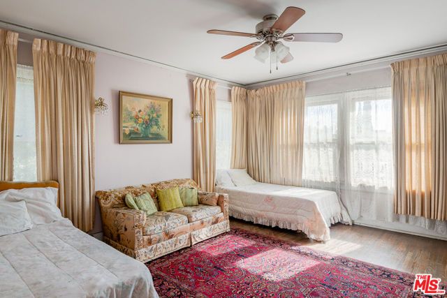 5231 Franklin Avenue, Los Angeles, CA 90027