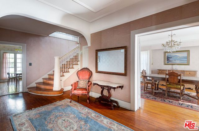 5231 Franklin Avenue, Los Angeles, CA 90027