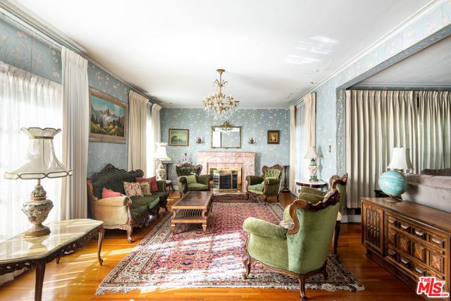 5231 Franklin Avenue, Los Angeles, CA 90027