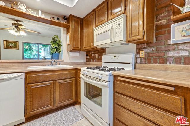 6716 Clybourn Avenue 149, North Hollywood (los Angeles), CA 91606