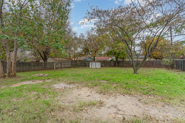 700 Broadway Avenue, Euless, TX 76040