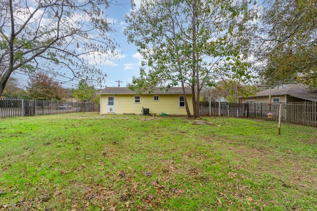 700 Broadway Avenue, Euless, TX 76040
