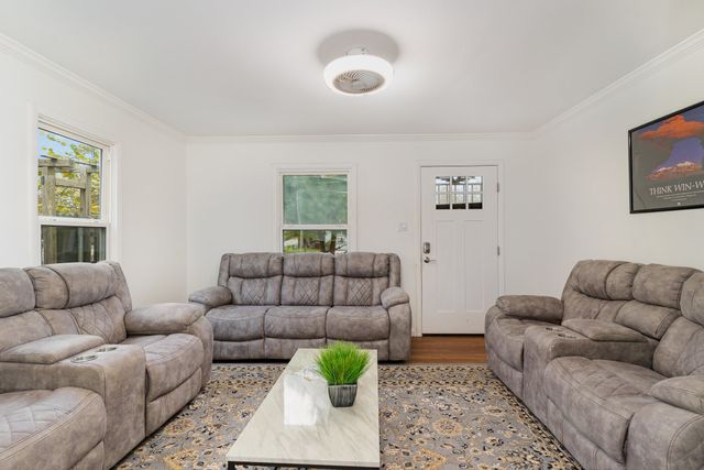 700 Broadway Avenue, Euless, TX 76040