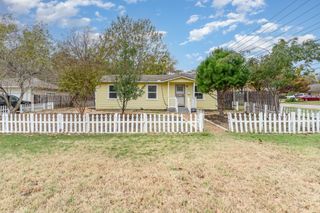 700 Broadway Avenue, Euless, TX 76040
