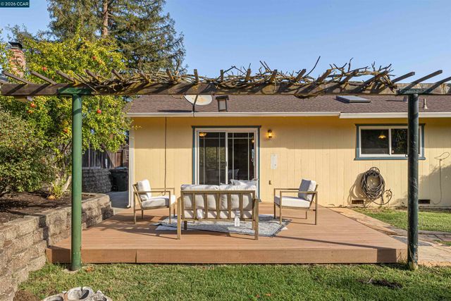 912 Marie Ave, Martinez, CA 94553