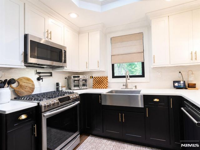 19 Long Avenue, Mahwah, NJ 07430