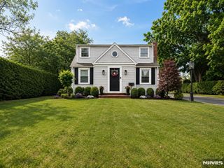 19 Long Avenue, Mahwah, NJ 07430