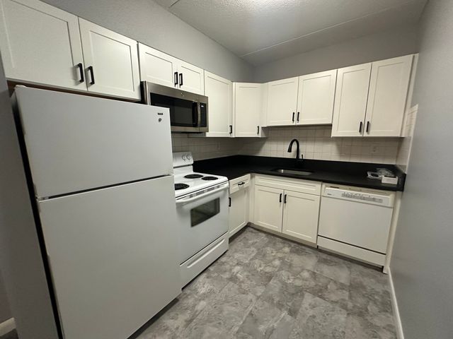 49 Windsor Dr 108, Holliston, MA 01746