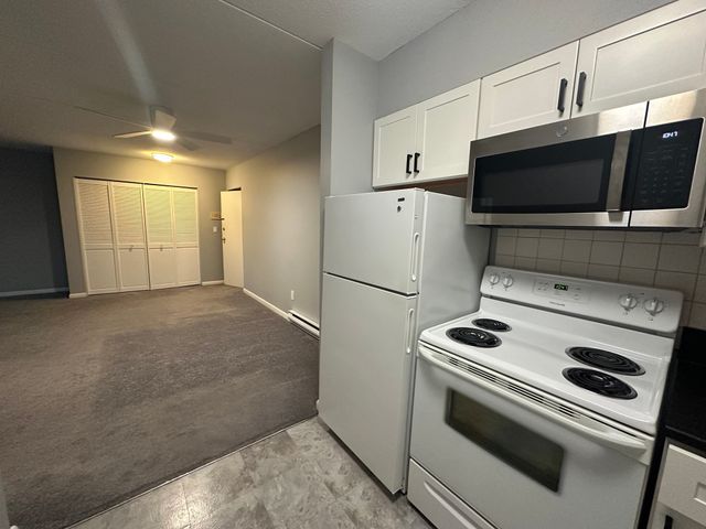 49 Windsor Dr 108, Holliston, MA 01746