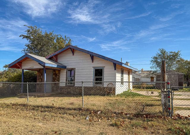 1204 Galveston Street, Plainview, TX 79072
