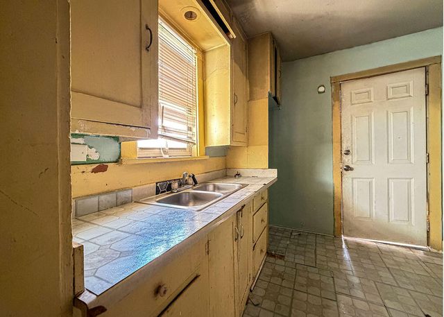 1204 Galveston Street, Plainview, TX 79072