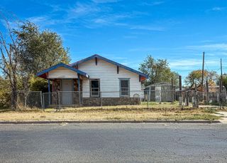 1204 Galveston Street, Plainview, TX 79072