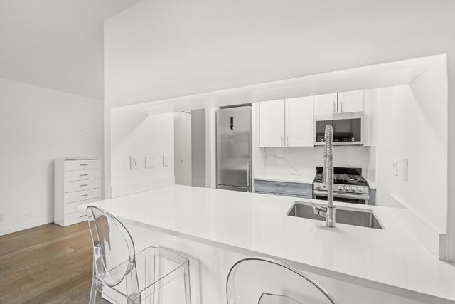 1 Irving Pl Apt U16H, New York City, NY 10003