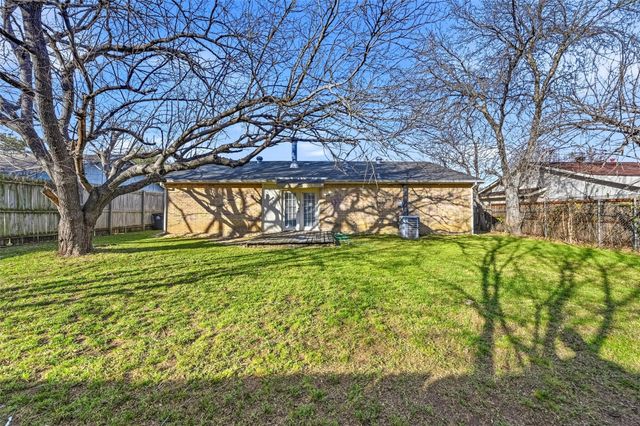 1718 Dorchester Drive, Arlington, TX 76014