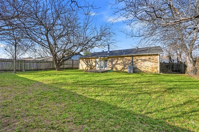 1718 Dorchester Drive, Arlington, TX 76014