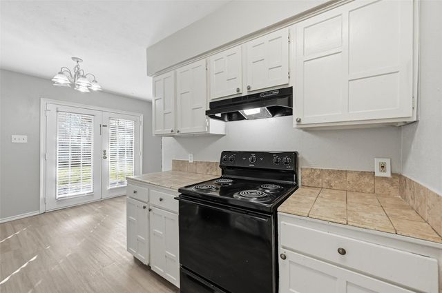 1718 Dorchester Drive, Arlington, TX 76014