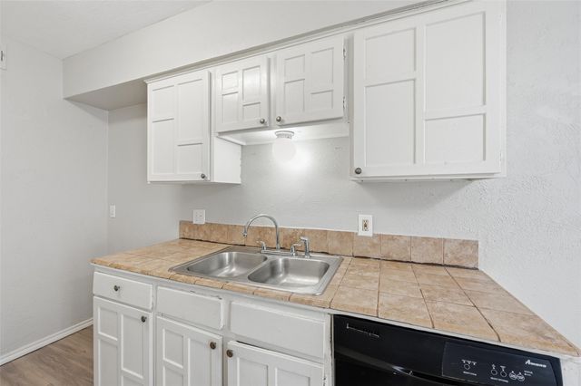 1718 Dorchester Drive, Arlington, TX 76014