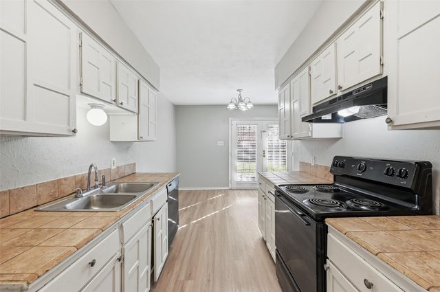 1718 Dorchester Drive, Arlington, TX 76014