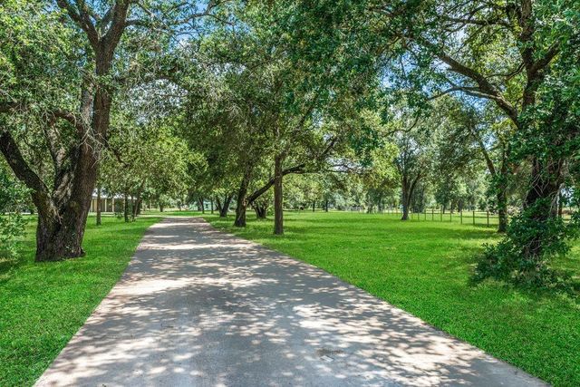 32956 Londonderry Drive, Waller, TX 77484