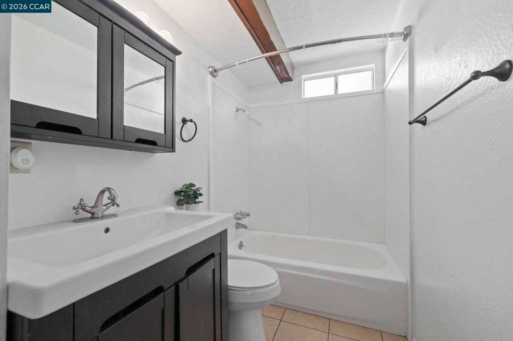 Image 6 of property listing at 18957 Stag Circle, Tuolumne, CA 95579