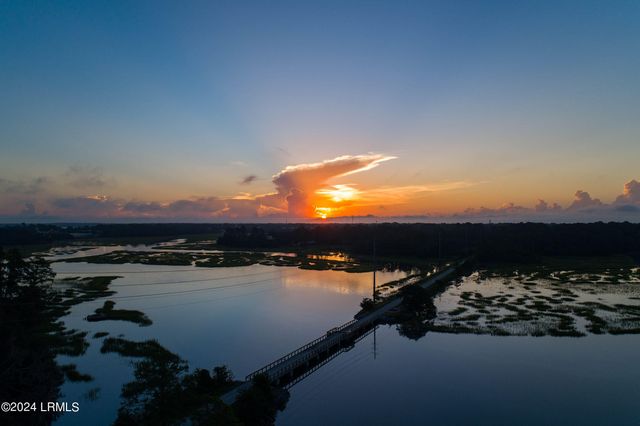 2 Creeks End Lane, Beaufort, SC 29902
