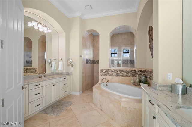 6482 Carema LN, Naples, FL 34113