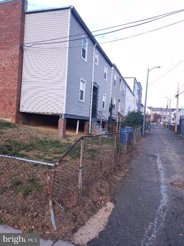 1409 STAPLES ST NE, Washington, DC 20002