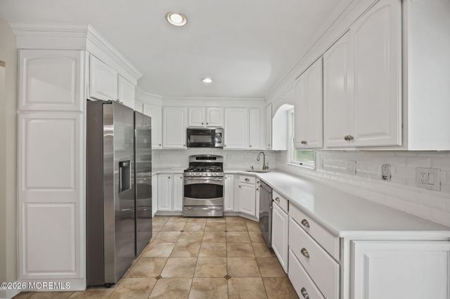 64 Livingston Lane, Manalapan, NJ 07726