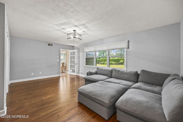 64 Livingston Lane, Manalapan, NJ 07726