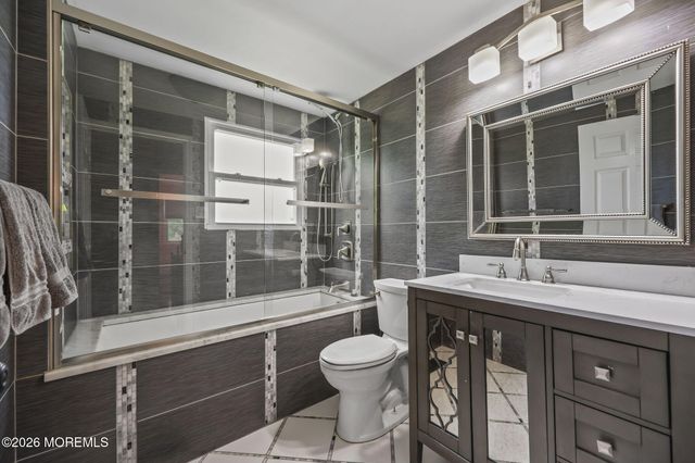 64 Livingston Lane, Manalapan, NJ 07726