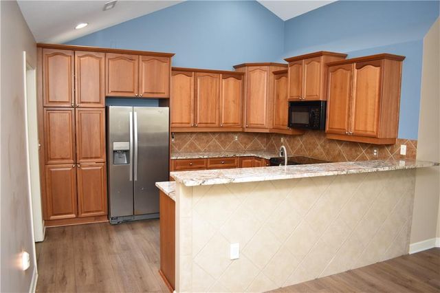 7135 Meadow View Street, Shawnee, KS 66227