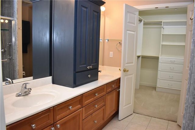 7135 Meadow View Street, Shawnee, KS 66227