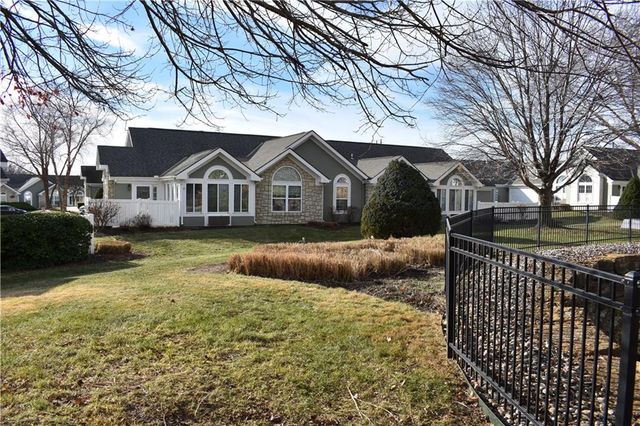 7135 Meadow View Street, Shawnee, KS 66227