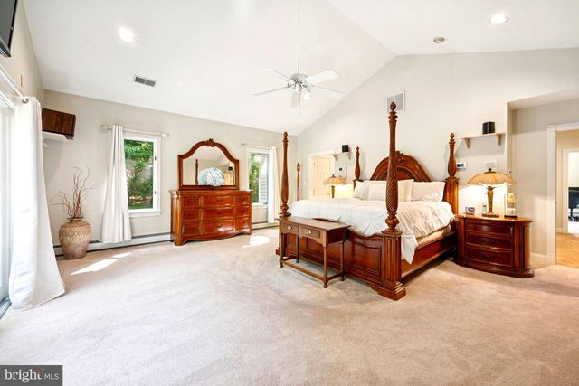 24 FOX HAVEN LN, Mullica Hill, NJ 08062