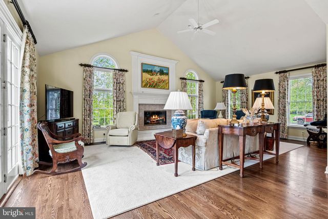 2309 FOREST LN, Harrisburg, PA 17112