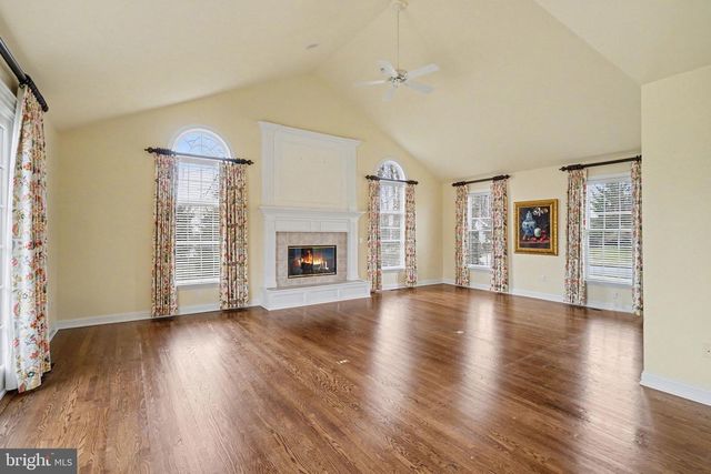 2309 FOREST LN, Harrisburg, PA 17112