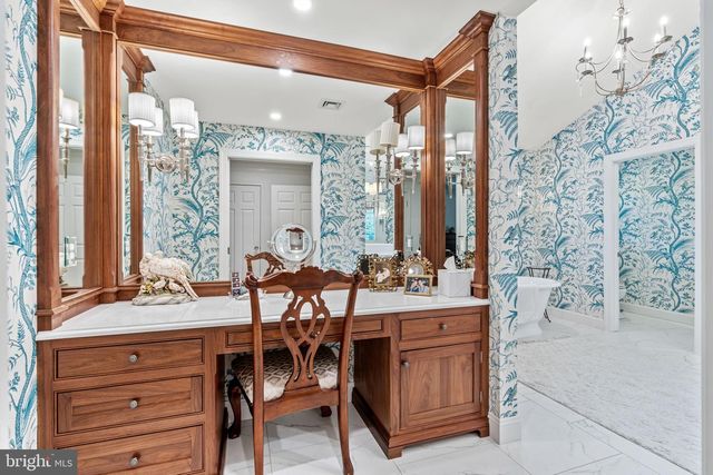 2309 FOREST LN, Harrisburg, PA 17112