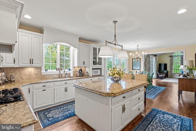 2309 FOREST LN, Harrisburg, PA 17112