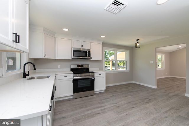 12 GARRISON RD, Elmer, NJ 08318