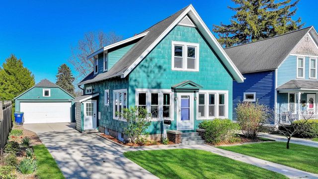214 S Garfield AVENUE, Port Washington, WI 53074