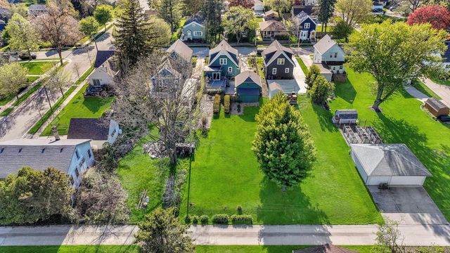 214 S Garfield AVENUE, Port Washington, WI 53074